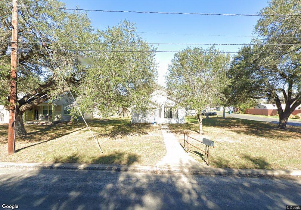 209 E Randall St, Beeville, TX 78102 - photo 1