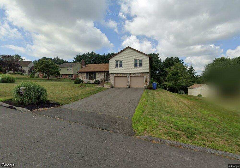 2 Holly Hills Dr, Cromwell, CT 06416 - photo 1