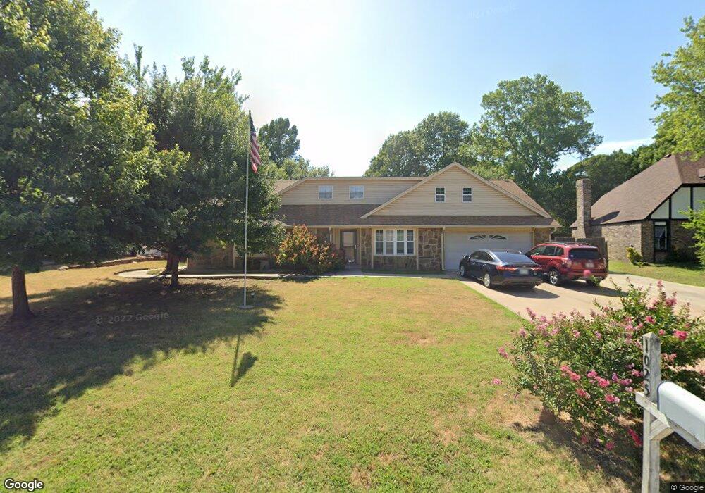 1025 N Douglas Dr, Claremore, OK 74017 - photo 1