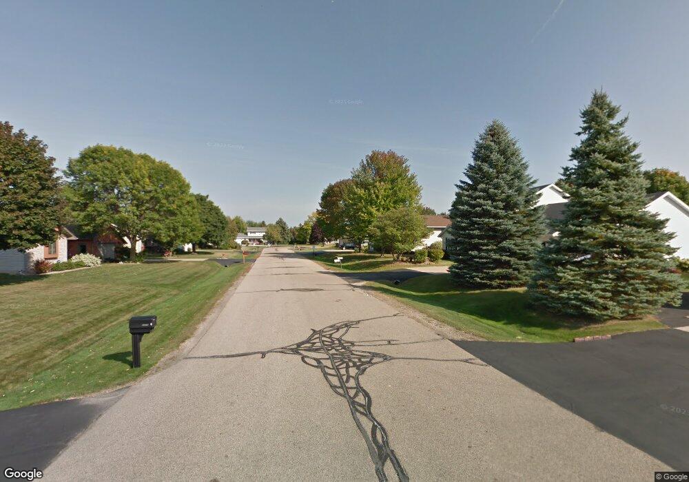 N9673 Gina Dr, Appleton, WI 54915 - photo 1