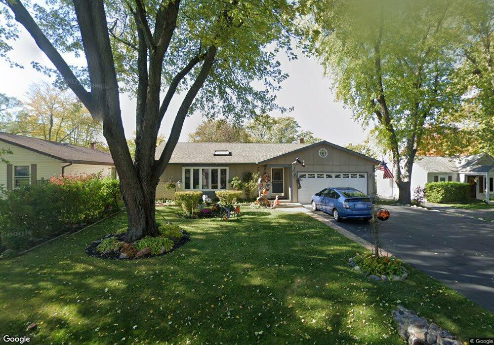 115 Oakleaf Rd unit 1, Lake In the Hills, IL 60156 - photo 1