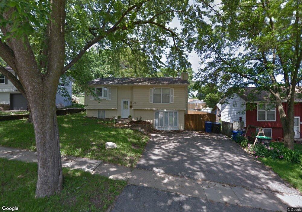 205 Loomis Ave, Des Moines, IA 50315 - photo 1