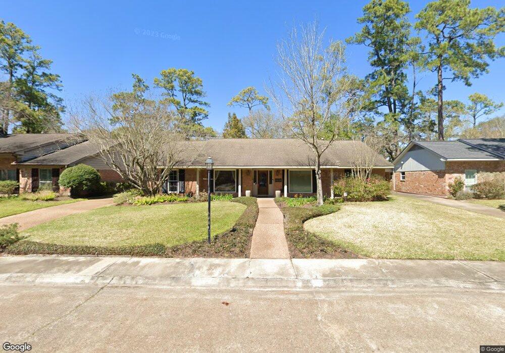 10110 Candlewood Dr, Houston, TX 77042 - photo 1