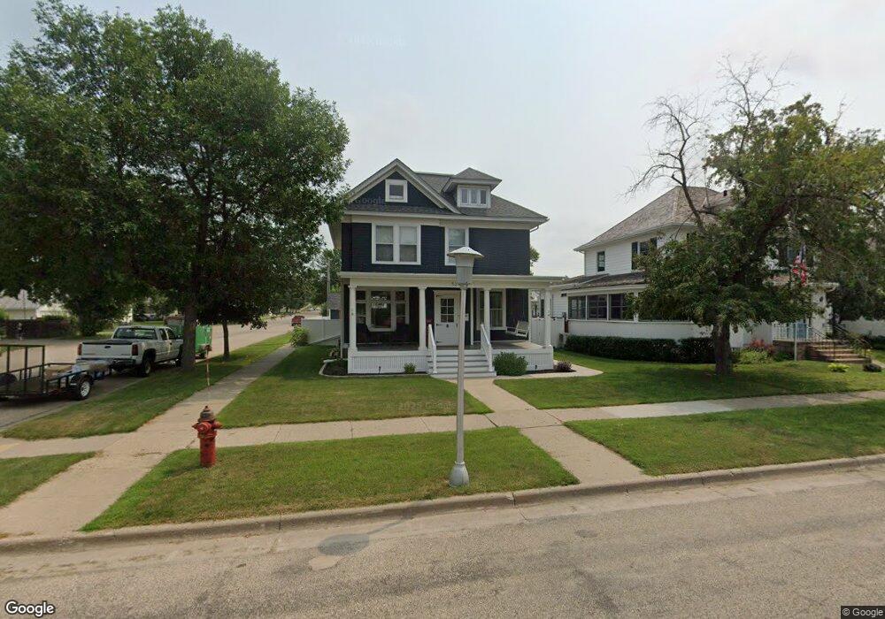 524 1st Ave N, Jamestown, ND 58401 - photo 1