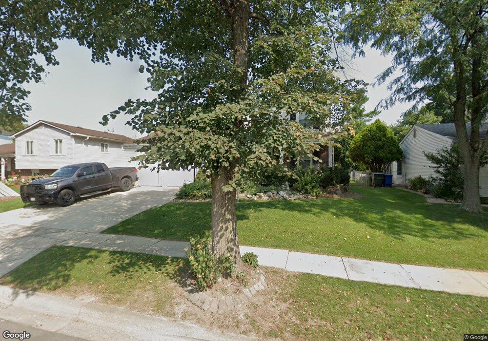 1652 Peardale Rd N, Columbus, OH 43229 - photo 1