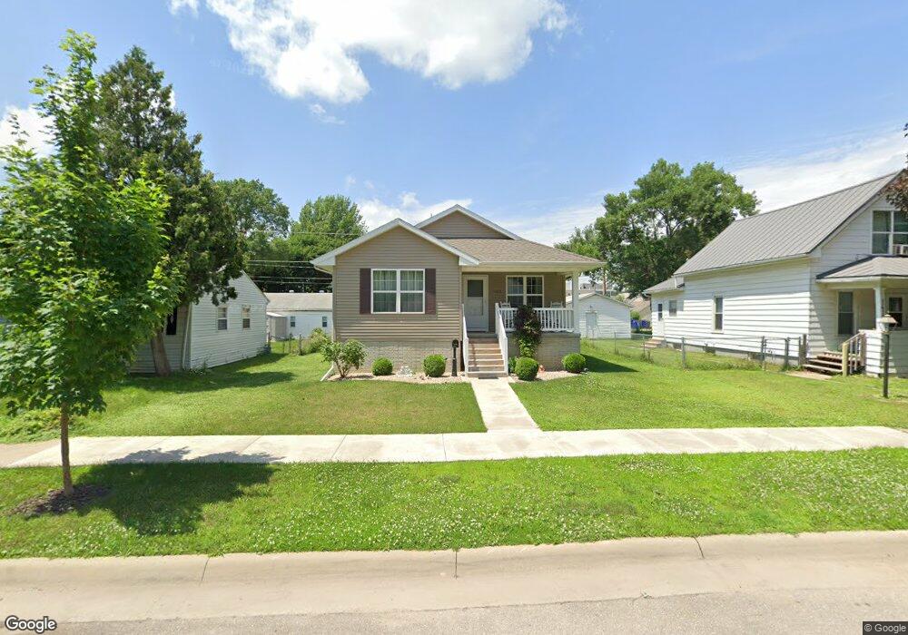 1420 N St SW, Cedar Rapids, IA 52404 - photo 1