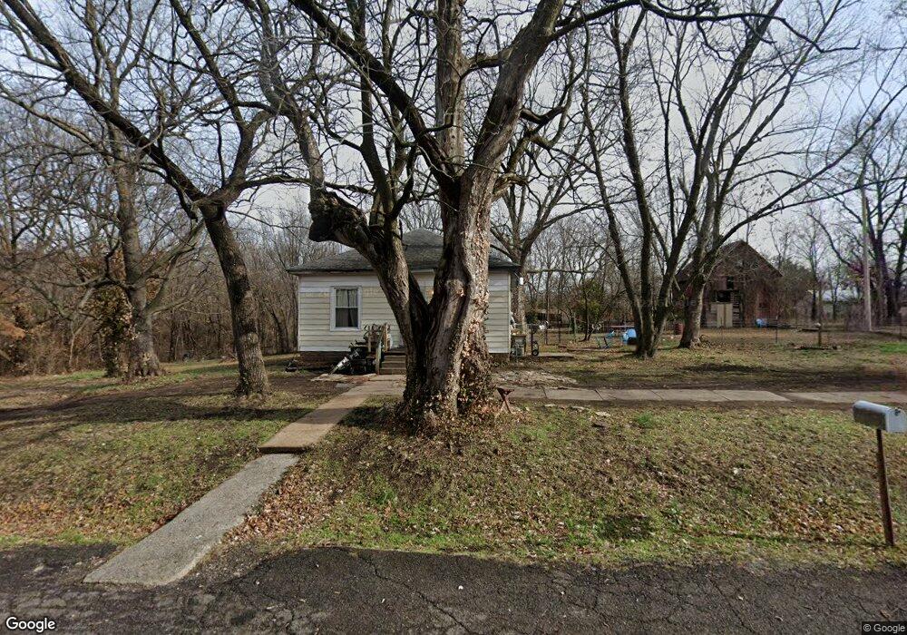 1013 N 17th St, Parsons, KS 67357 - photo 1