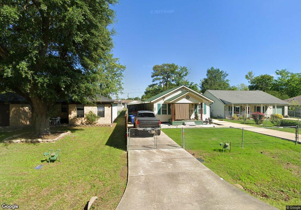 608 Clarence St, Tomball, TX 77375 - photo 1