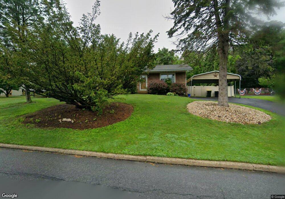 7322 E Hillcrest Ln, Slatington, PA 18080 - photo 1