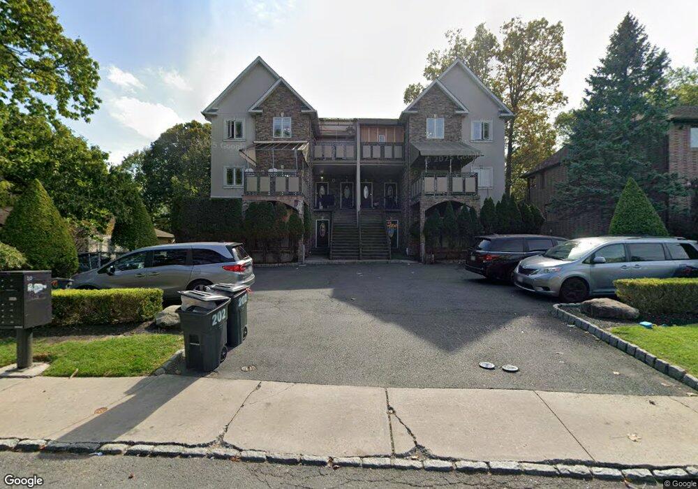 10 Sunrise Dr, Monsey, NY 10952 - photo 1