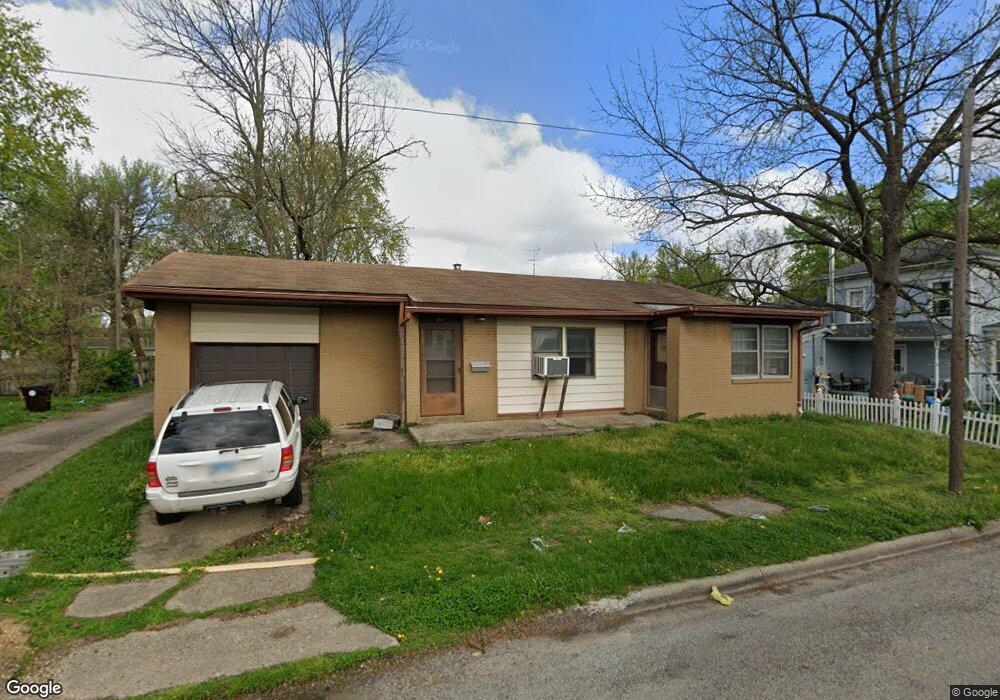 221 N Sherman St, Lincoln, IL 62656 - photo 1