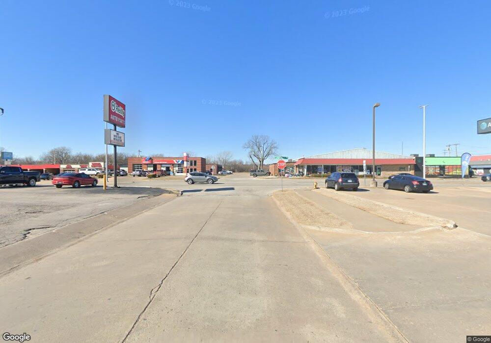 570 W Claremore St, Claremore, OK 74017 - photo 1