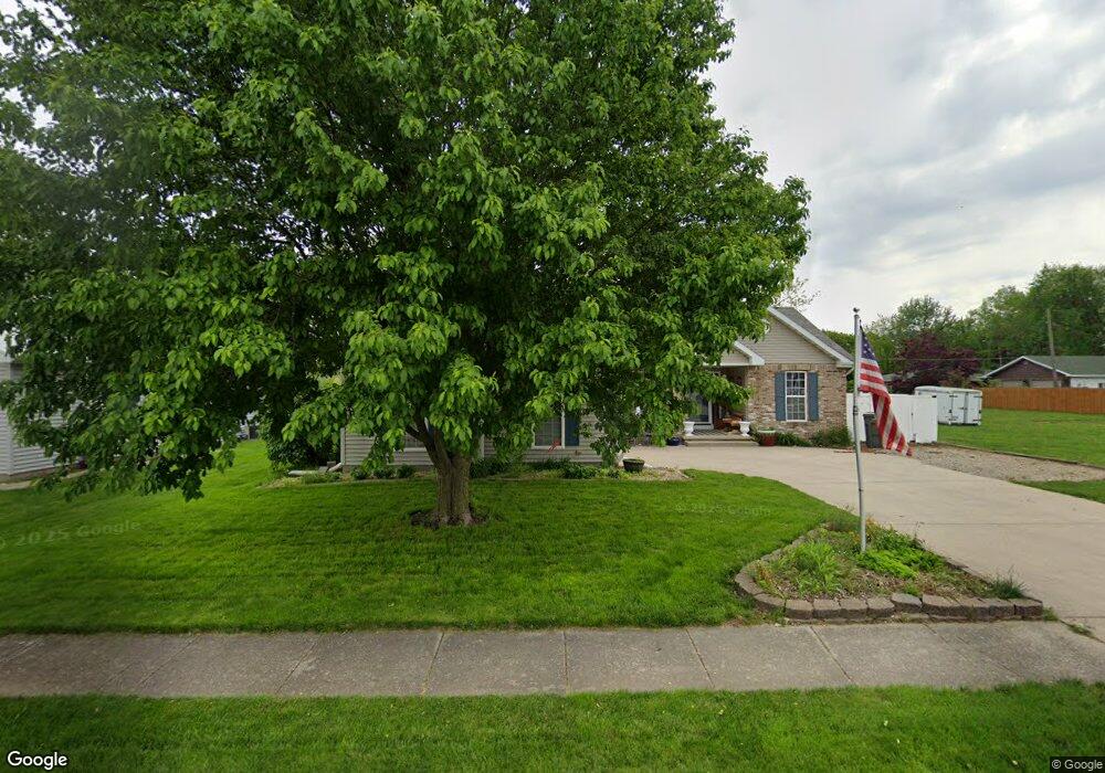 808 Vanlaningham Dr, Mattoon, IL 61938 - photo 1
