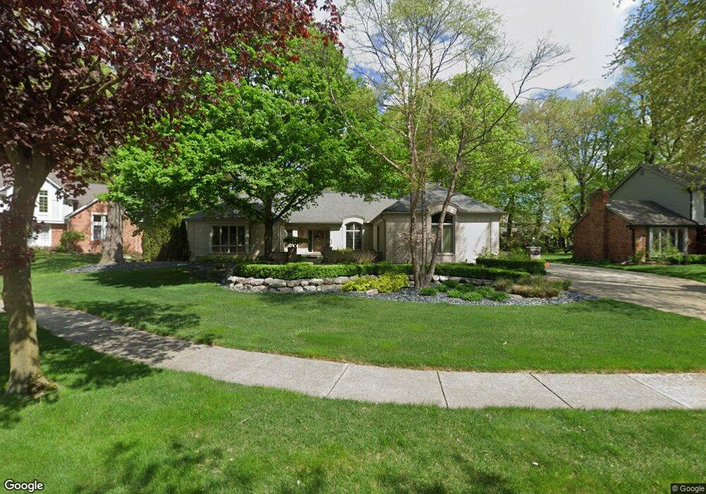 2302 Deer Path Ct, Troy, MI 48098 - photo 1