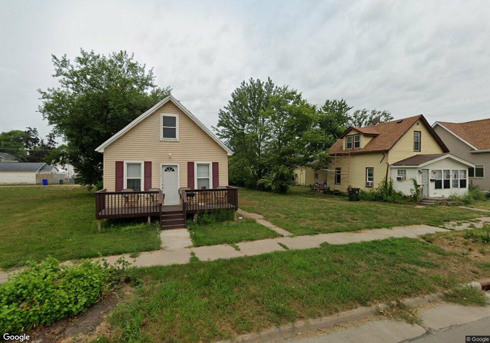 1112 Ellis Blvd NW, Cedar Rapids, IA 52405 - photo 1
