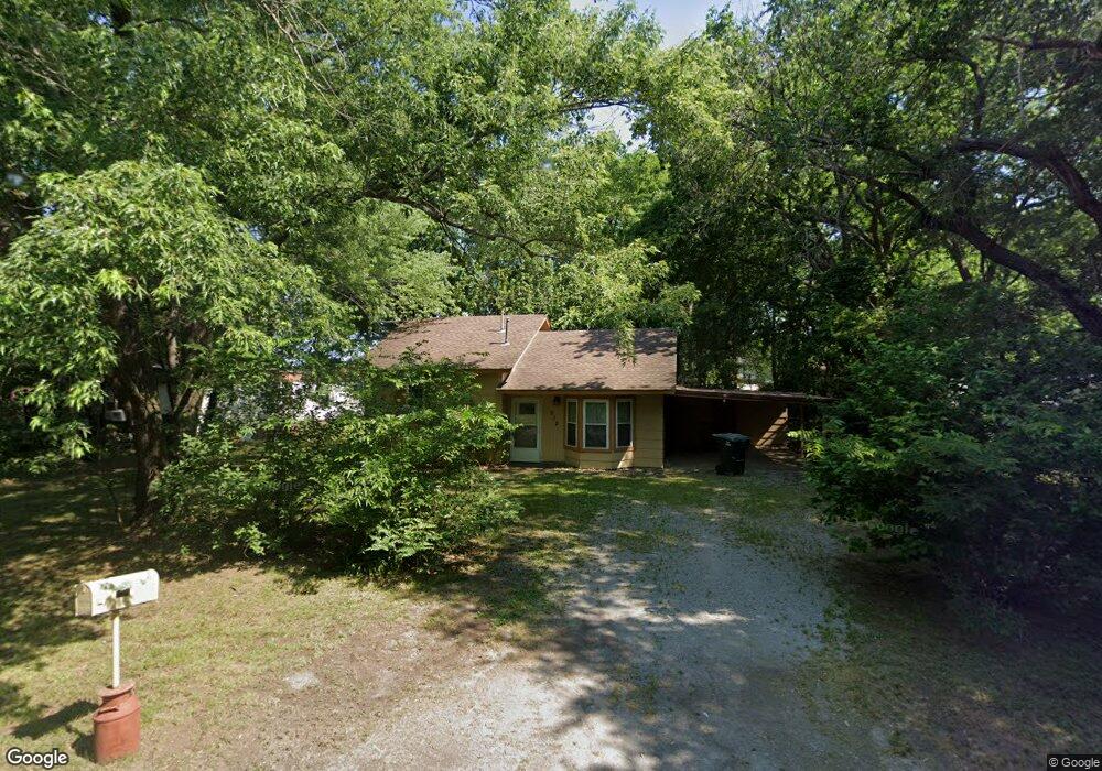 512 E Stacy St, Chouteau, OK 74337 - photo 1