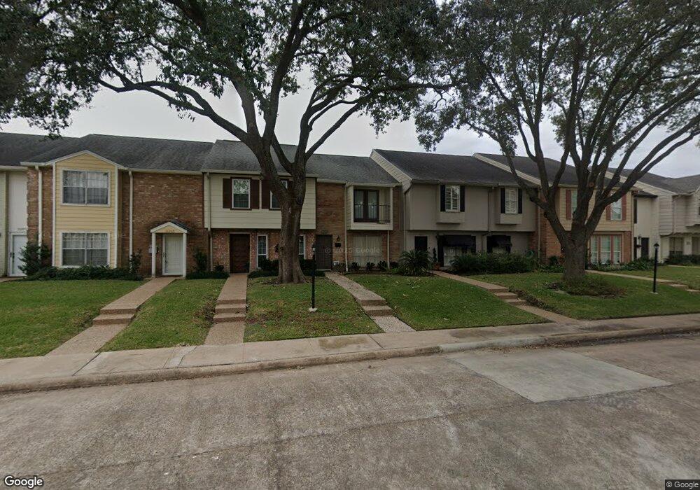 10211 Longmont Dr unit 36, Houston, TX 77042 - photo 1