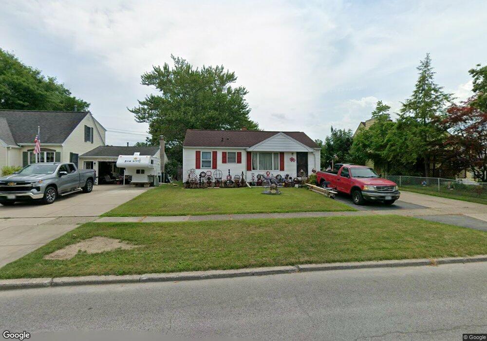 881 Pioneer Dr, North Tonawanda, NY 14120 - photo 1