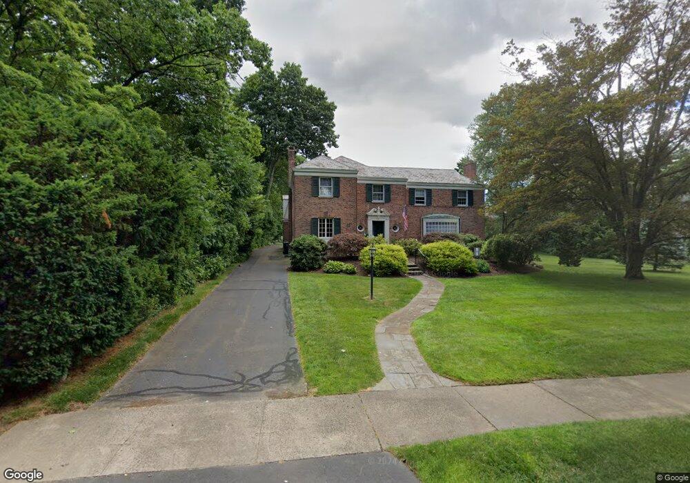 8 Sycamore Rd, West Hartford, CT 06117 - photo 1