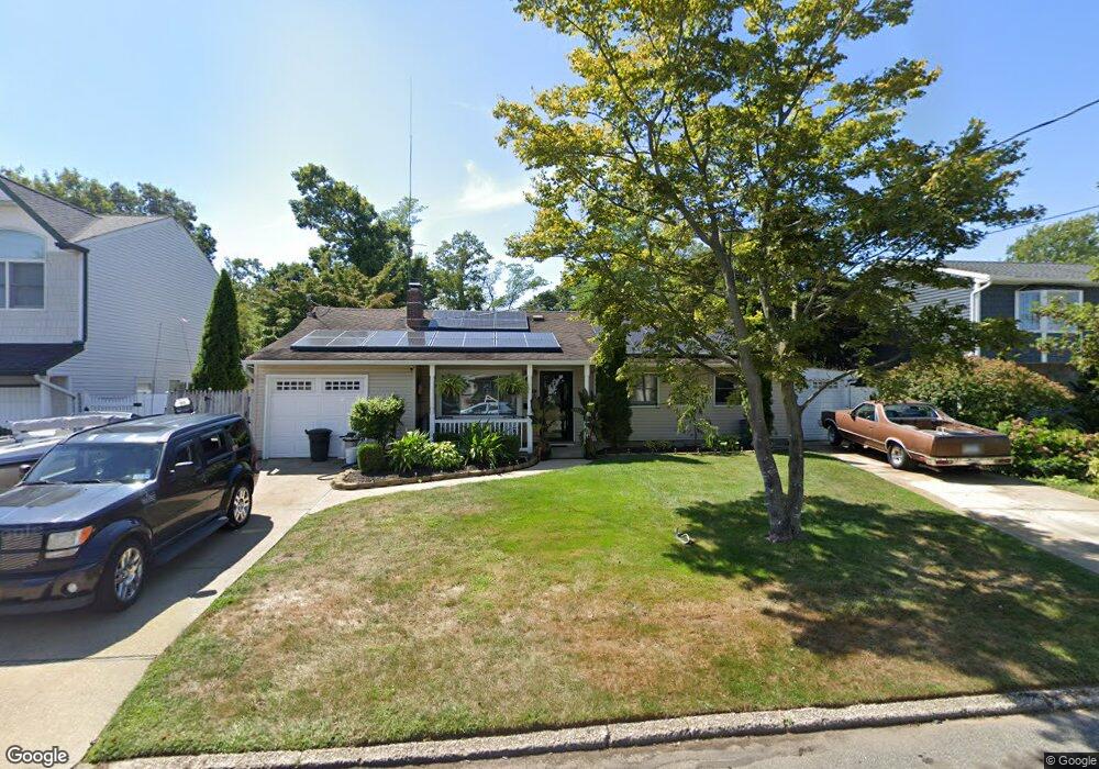 1032 N Monroe Ave, Lindenhurst, NY 11757 - photo 1