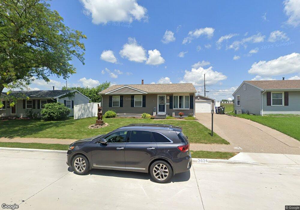 2624 W 13th St, Davenport, IA 52804 - photo 1