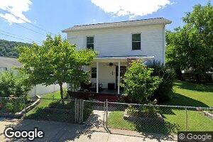 148 Pleasant St, Hinton, WV 25951