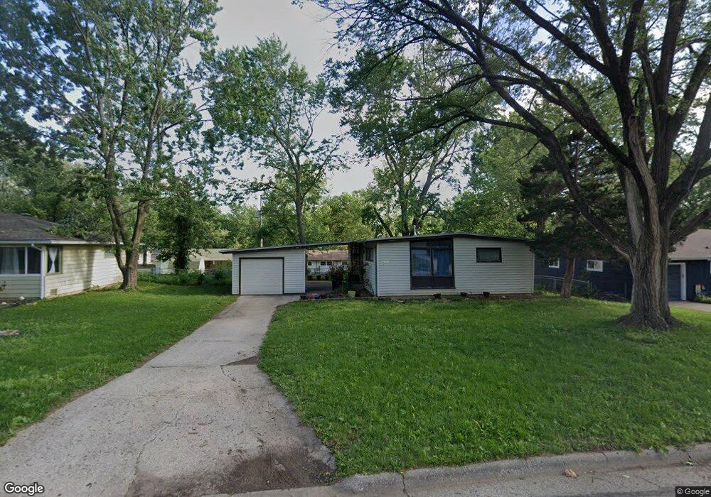 2001 SW Harp Place, Topeka, KS 66611 - photo 1
