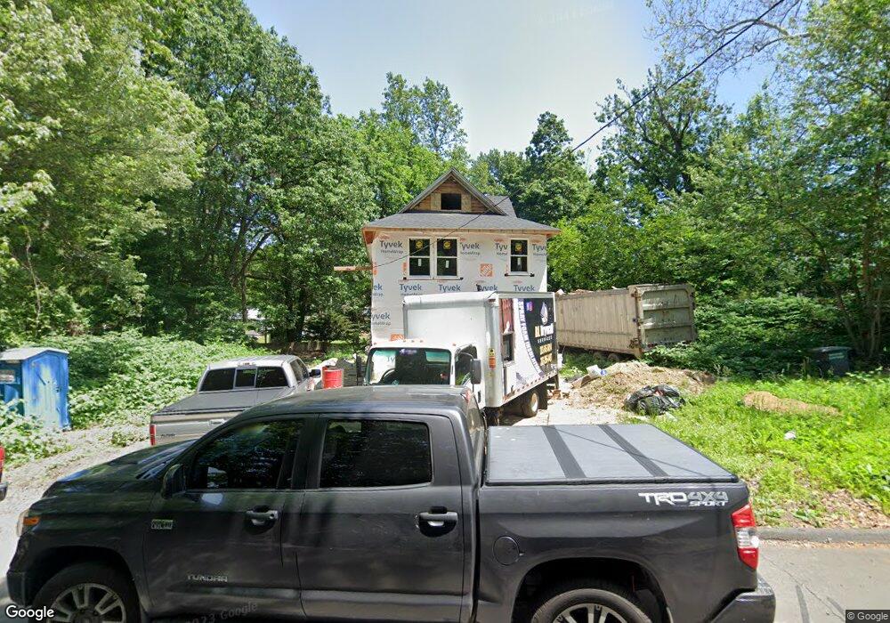 694 B Chopsey Hill Rd, Bridgeport, CT 06606 - photo 1