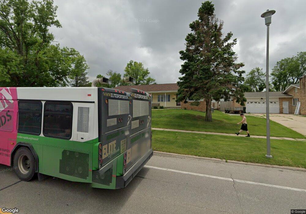 3621 1st Ave SW, Cedar Rapids, IA 52405 - photo 1