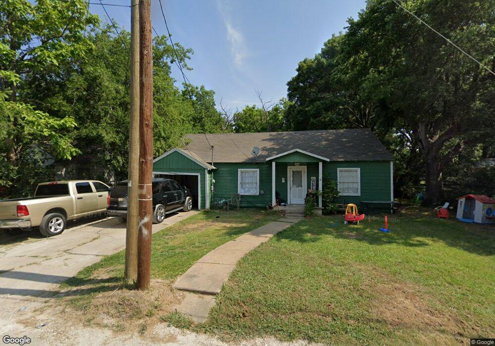 715 E 11th St, Bonham, TX 75418 - photo 1