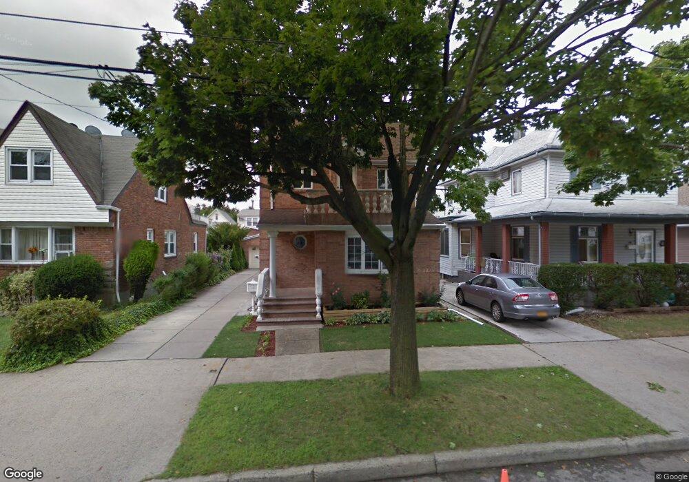 8556 262nd St, Floral Park, NY 11001 - photo 1