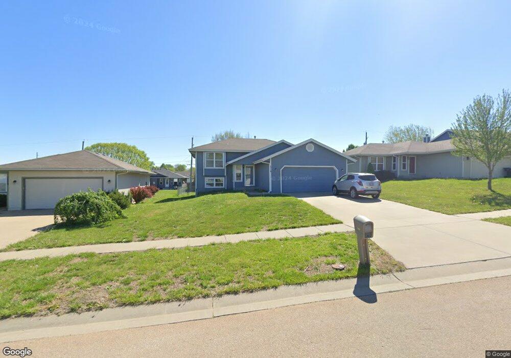 1718 SW Valley View Ct, Topeka, KS 66615 - photo 1