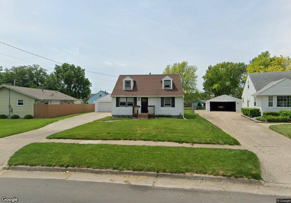 2340 Farwell Rd, Des Moines, IA 50317 - photo 1
