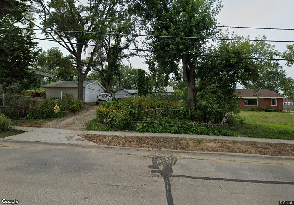 2610 J St SW, Cedar Rapids, IA 52404 - photo 1