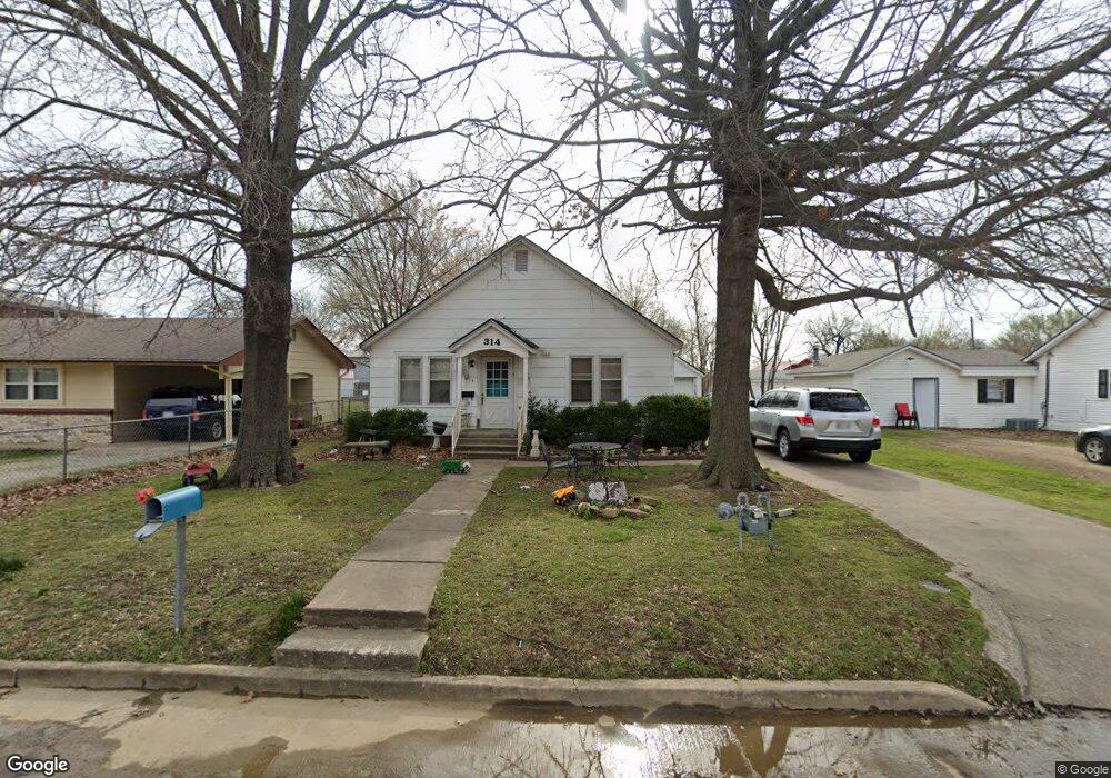 314 S Weenonah Ave, Claremore, OK 74017 - photo 1