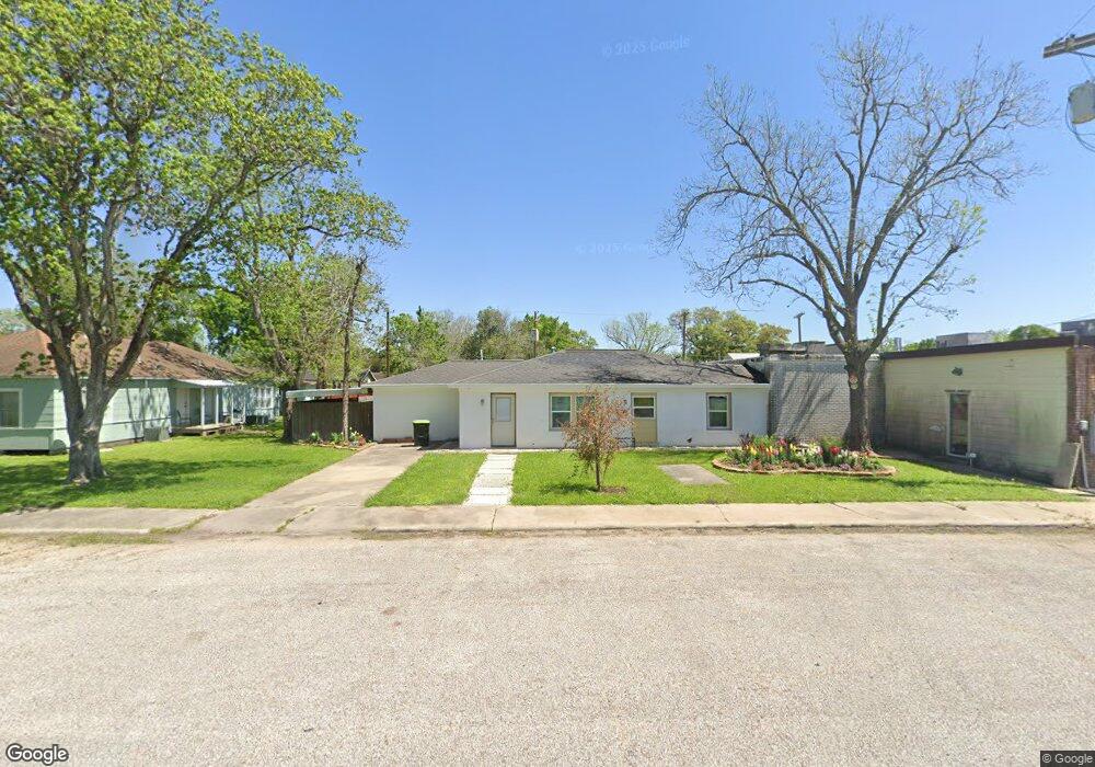 1015 Avenue G, Bay City, TX 77414 - photo 1