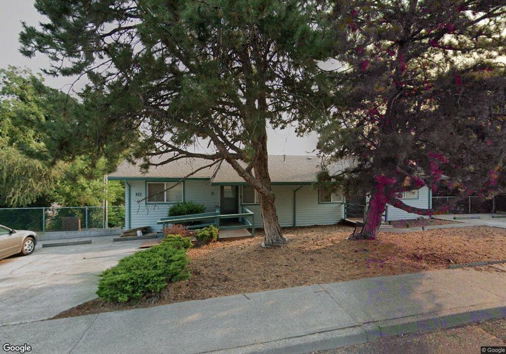 211 W 12th St, the Dalles, OR 97058 - photo 1