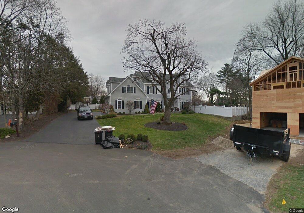 14 Robin Place, Old Greenwich, CT 06870 - photo 1