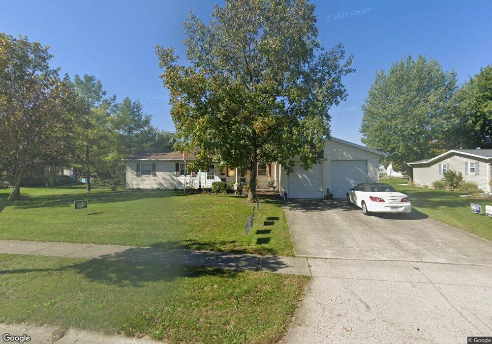 705 N Blackhoof St, Wapakoneta, OH 45895 - photo 1