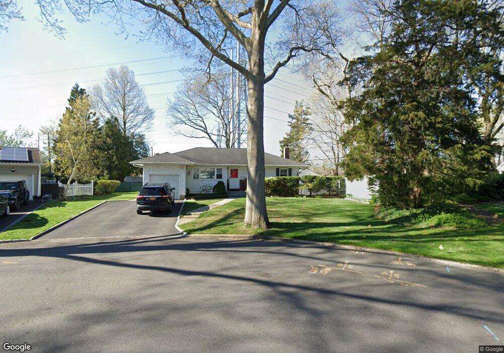 15 Ulster Ct, ComMacK, NY 11725 - photo 1