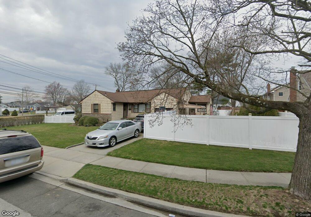 1471 S Meadow Rd, Merrick, NY 11566 - photo 1