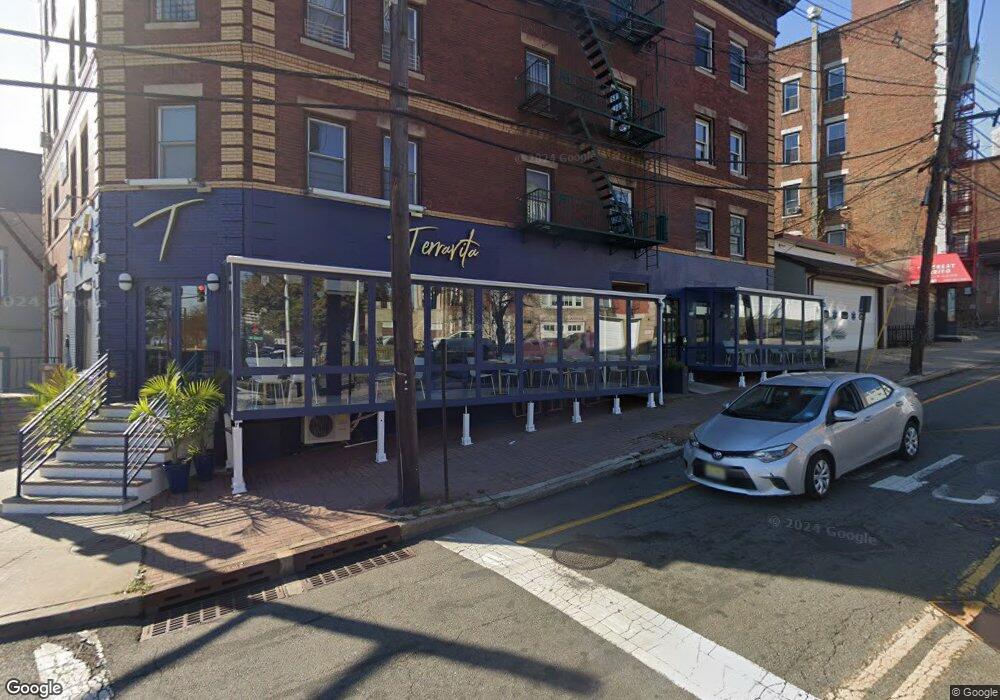 2 Hilliard Ave unit 3, Edgewater, NJ 07020 - photo 1