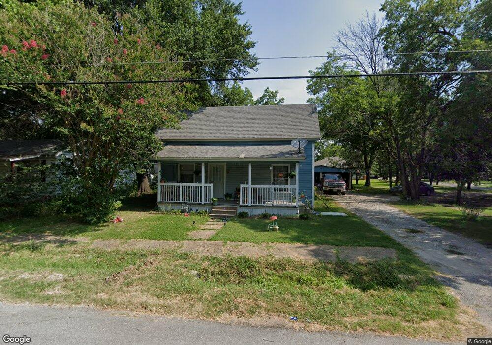 509 E 10th St, Bonham, TX 75418 - photo 1