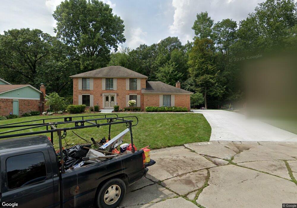 2224 Kiev Ct, West Bloomfield, MI 48324 - photo 1