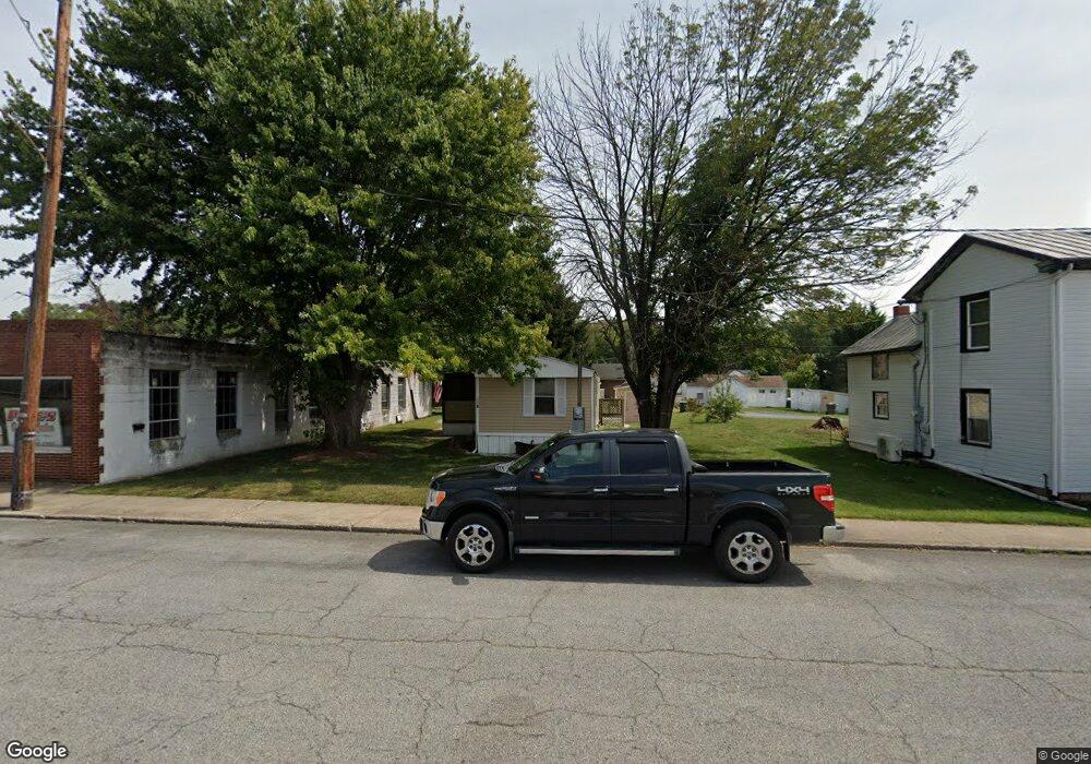 216 N Commerce Ave, Waynesboro, VA 22980 - photo 1