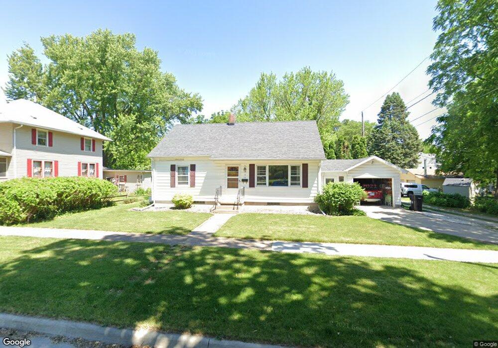 717 W 8th St, Cedar Falls, IA 50613 - photo 1