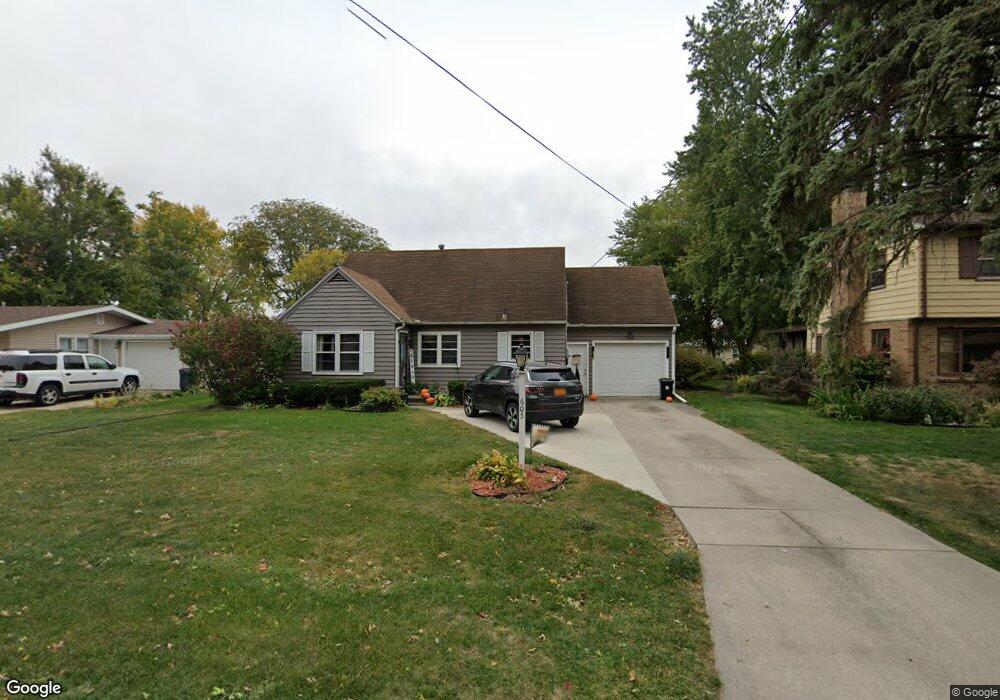 605 S 13th Ave W, Newton, IA 50208 - photo 1