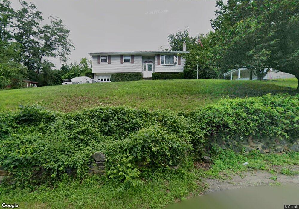 555 E Lawton St, Saint Clair, PA 17970 - photo 1