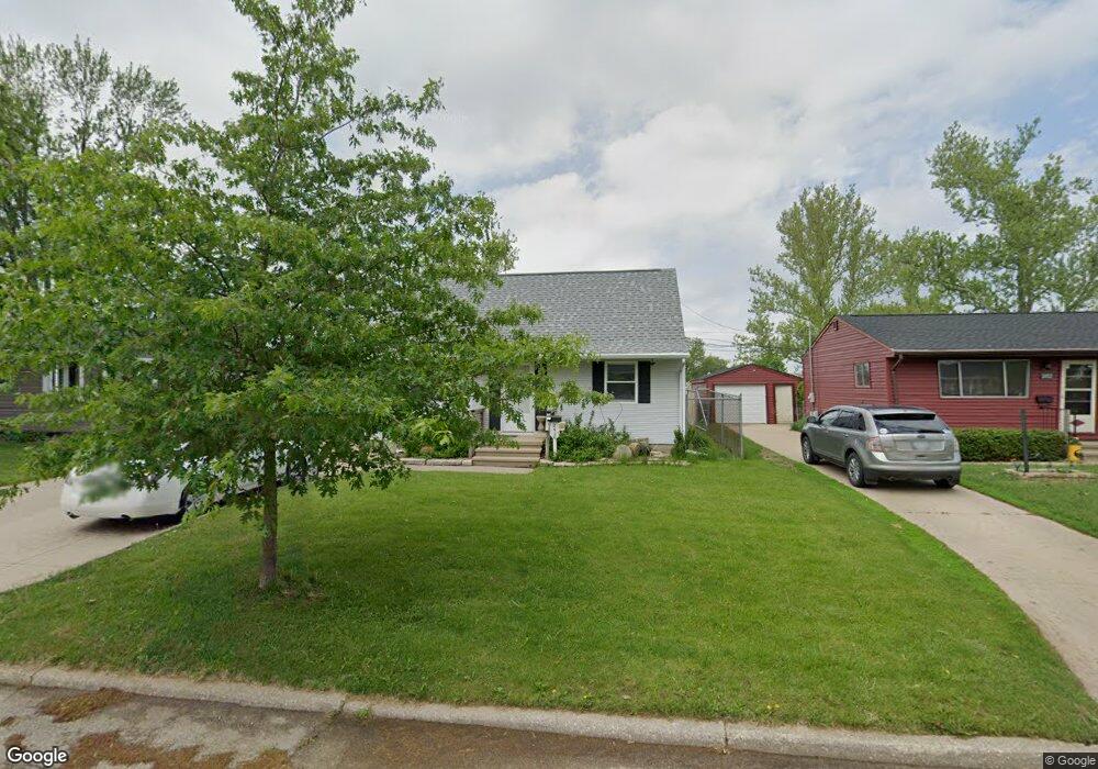 2410 Lauren Dr SW, Cedar Rapids, IA 52404 - photo 1
