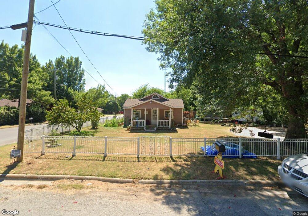 1113 S Morris St, Gainesville, TX 76240 - photo 1